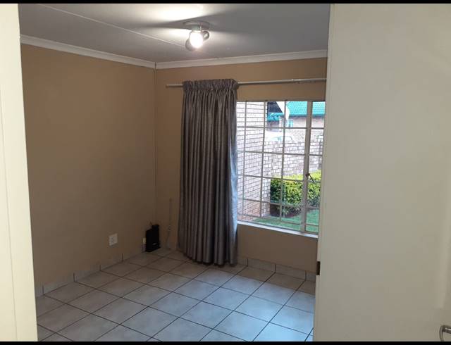 2 bed property to rent in HIGHVELD